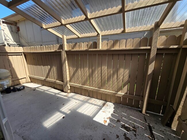 Building Photo - 5640 Birchmont Dr