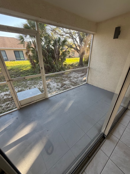 Building Photo - 1025 SE 12th St