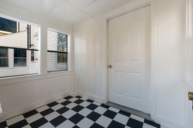 Building Photo - 105-107 Richards