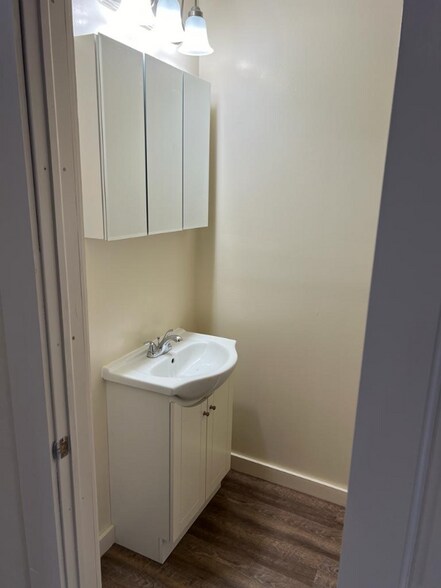 Building Photo - 802 Elm St