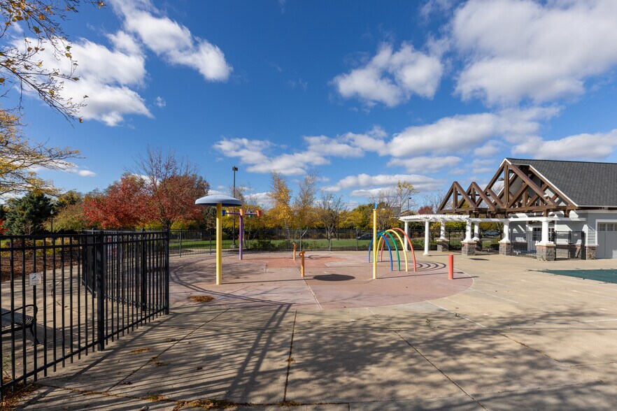 Building Photo - 11340 Sand Castle Dr
