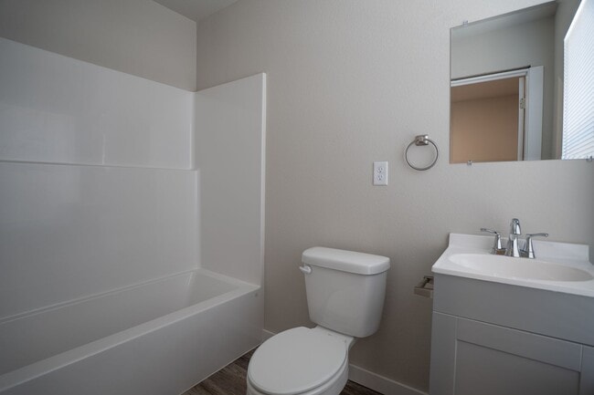 Building Photo - 1358 N Porter Rd