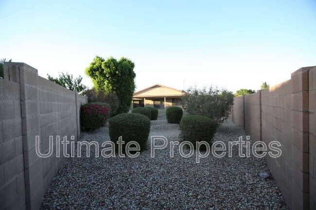 Building Photo - 9453 W Frank Ave