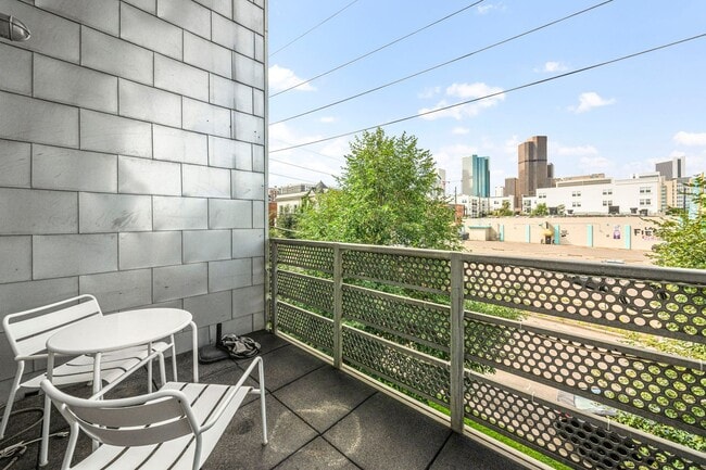 Building Photo - Modern 3BD, 3.5BA Five Points Townhome wit...