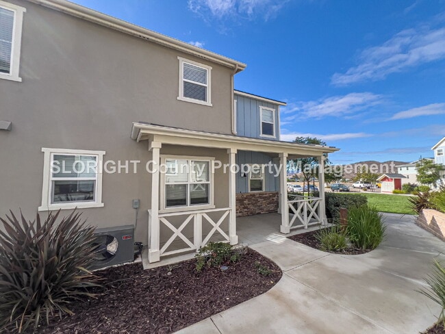 Building Photo - AVAILABLE NOW - 3 Bed/ 3 Bath Beautiful SL...
