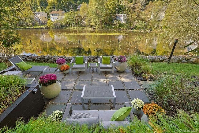 Building Photo - 188 Ferdon Ave