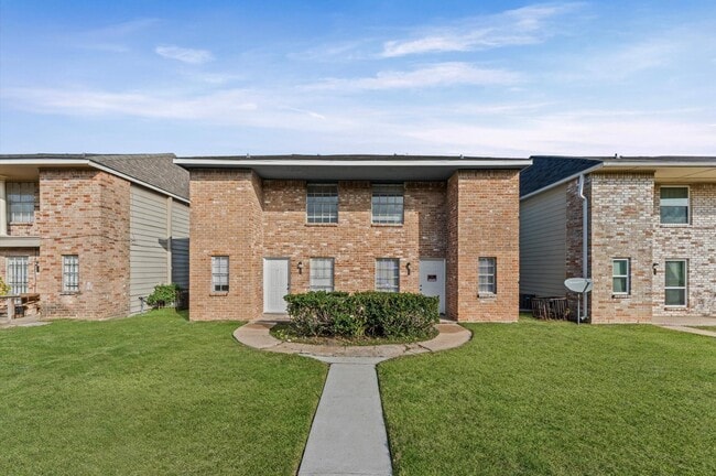 Building Photo - 12208 Ormandy St