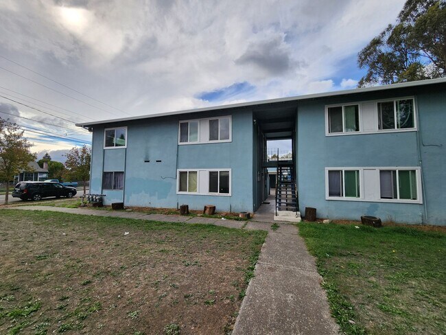 Building Photo - 1075 Delport Ave