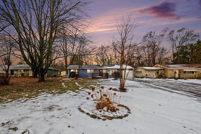 Building Photo - 1820 S Greenville Rd