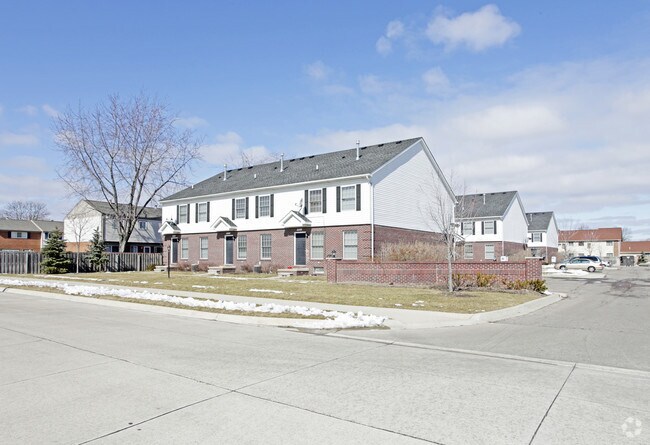 Primary Photo - Knoll Apartments