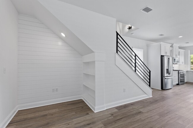 Building Photo - 5643 Fletcher Oaks Dr