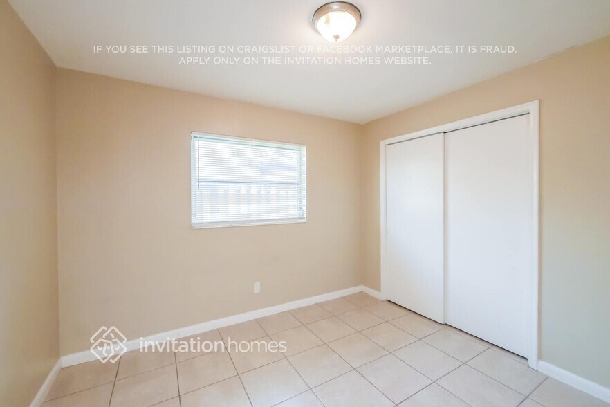 Building Photo - 700 S Rainbow Dr