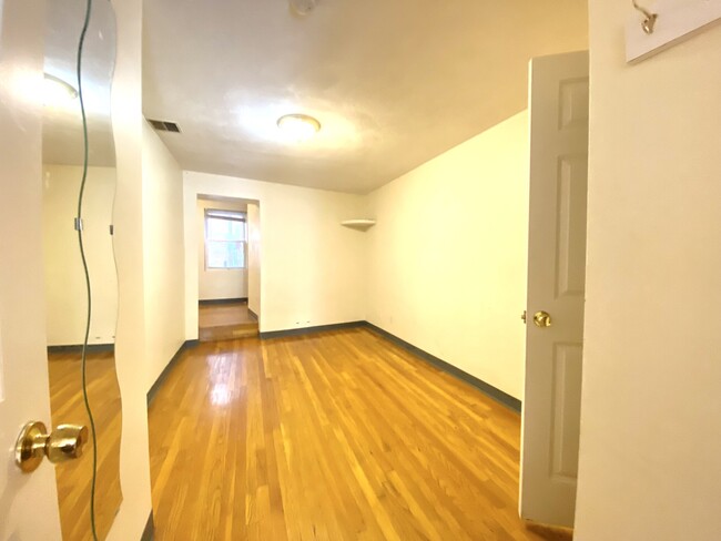 Apt 1 - 838 Huntington Ave