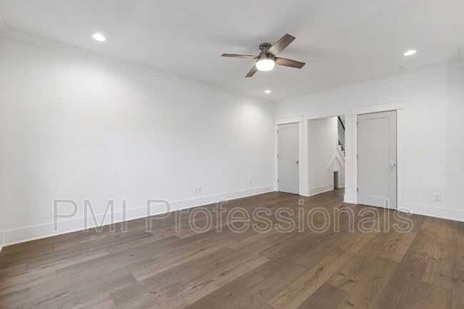 Building Photo - 225 S Bilbro Ave