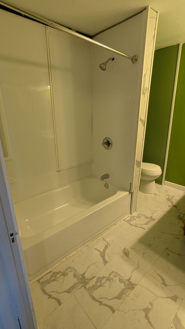 Building Photo - 4-Bedroom, 1-Bathroom Single Family Home f...