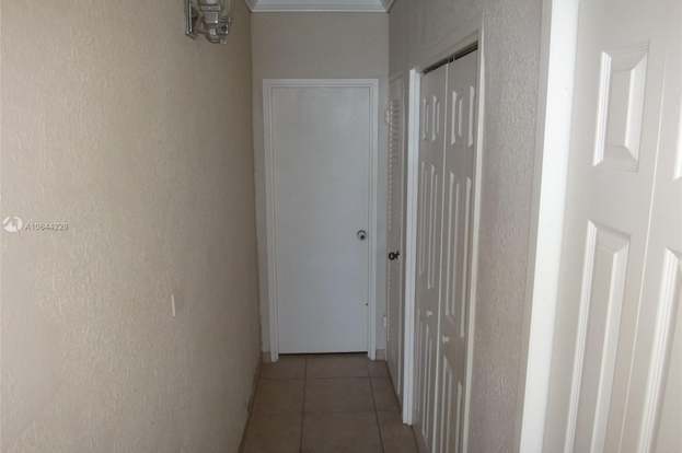 Building Photo - 5601 Collins Ave