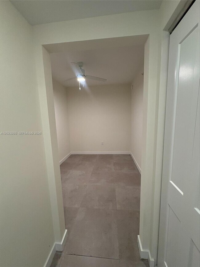 Building Photo - 16395 Biscayne Blvd