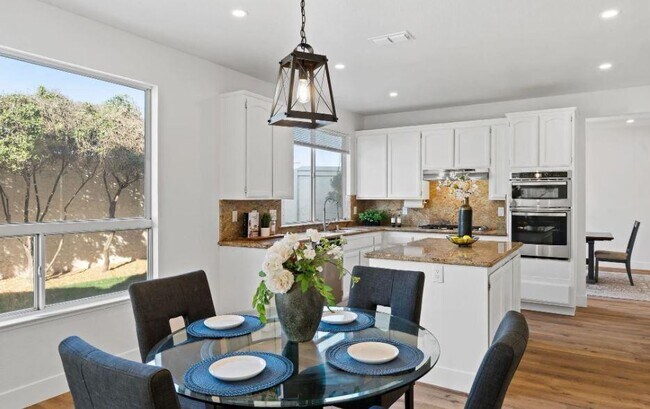 Building Photo - 351 Madrone Pl