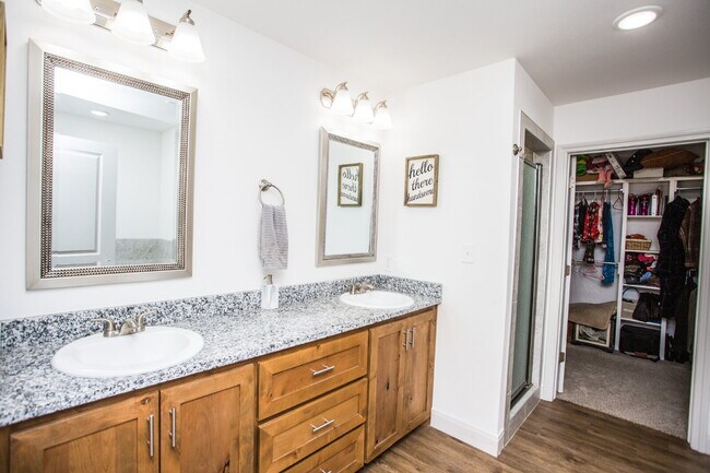 Building Photo - Wonderful 4/2 in Iron Horse in Wolfforth!