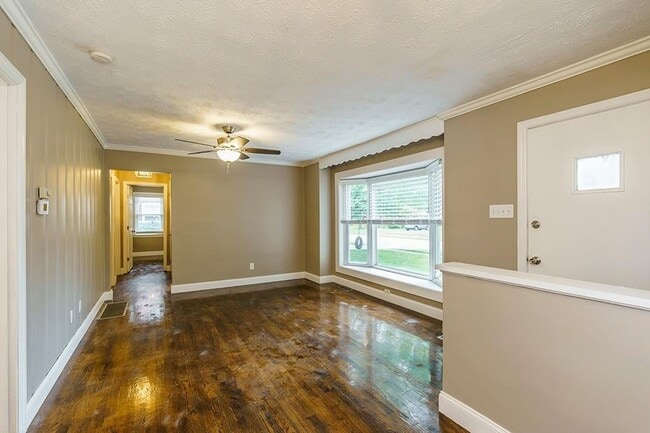 Building Photo - Charming 3 bedroom 2 bath home in Southland neighborhood!