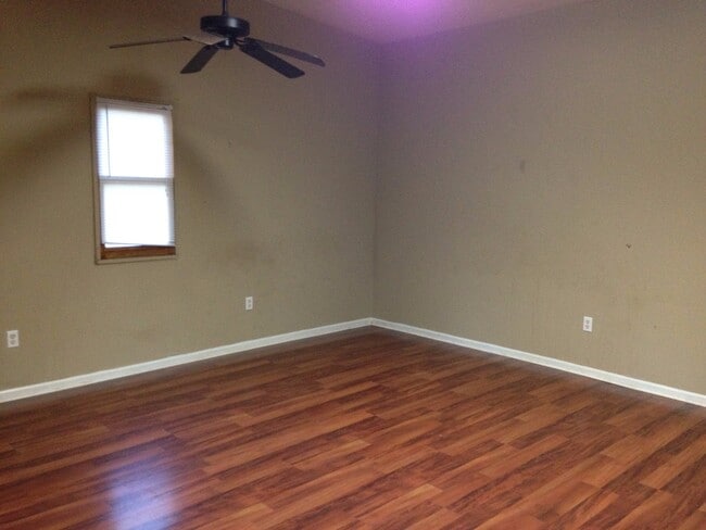 Building Photo - 2960 Pierpont Ave