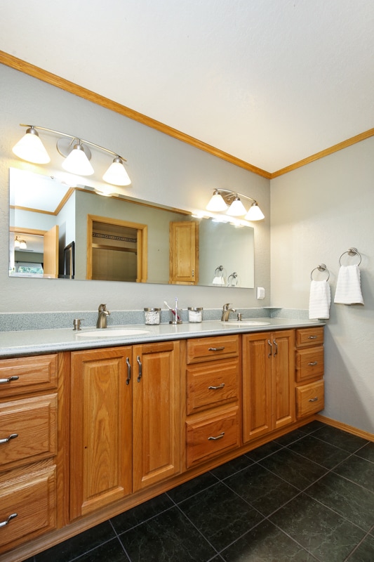 Building Photo - Beautiful 4 bedroom home in NE Tacoma!