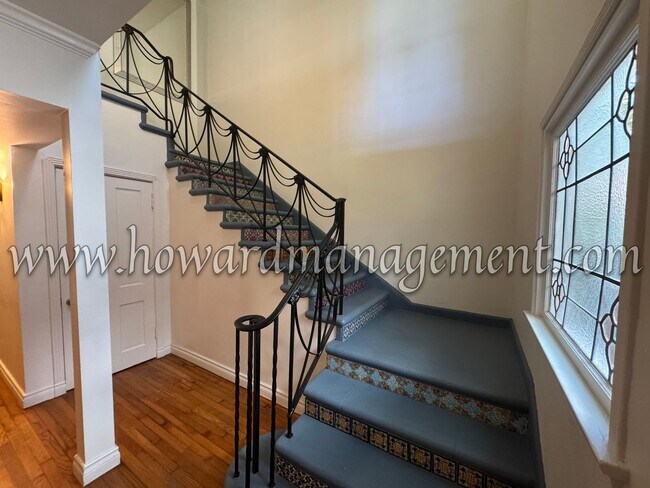 Building Photo - Private and Cozy 4 Bedroom Home located in...