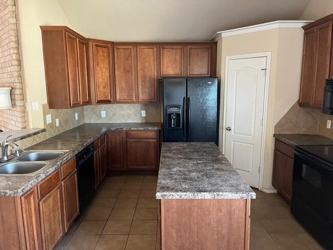 Building Photo - 3601 Pontiac Ave