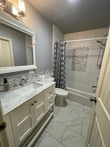 Building Photo - Room in House on Vanderbilt Ln NW