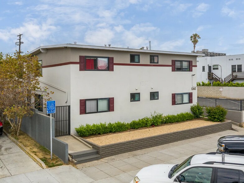 Primary Photo - 1242 Cedar Ave