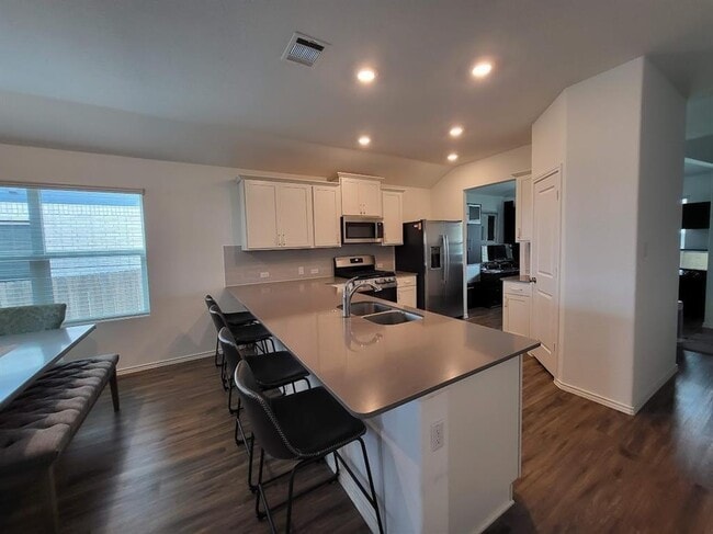 Building Photo - 5421 Bellissima Way