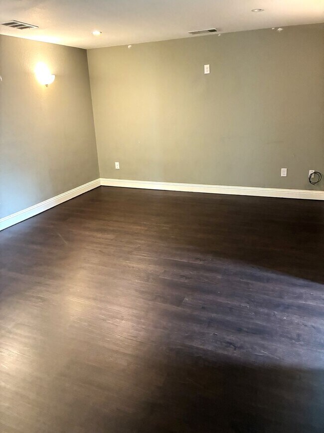 Building Photo - 10720 FM1385