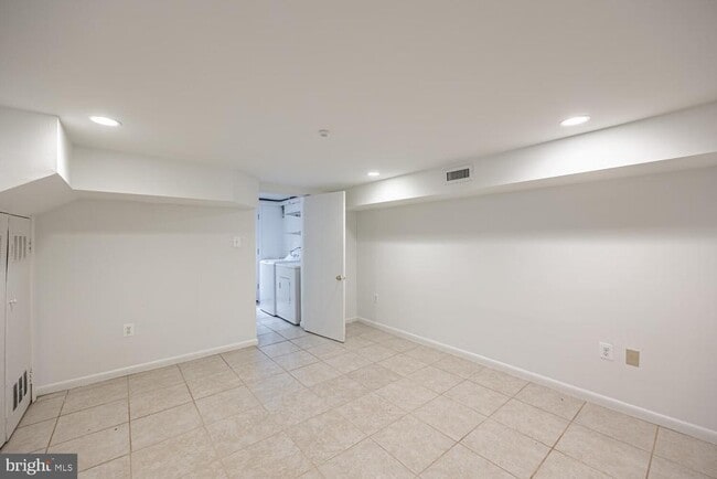 Building Photo - 156 Wesmond Dr