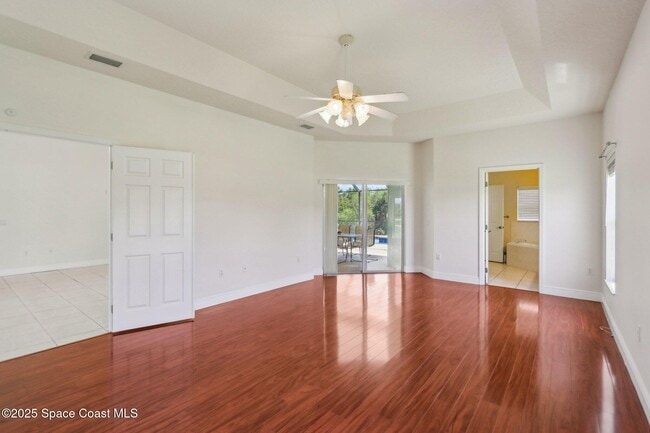 Building Photo - 929 Hialeah St