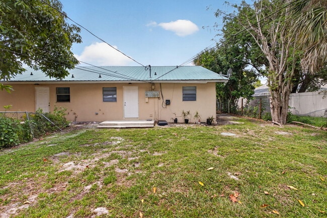 Building Photo - 9484 Sun Ct