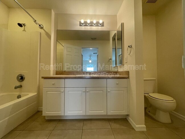 Building Photo - 1429 NE 5th Ave