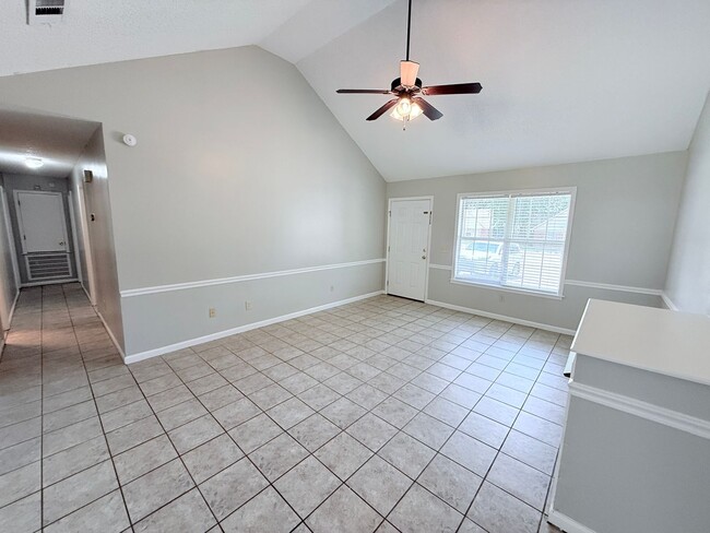 Building Photo - 1001 Creekside Pl