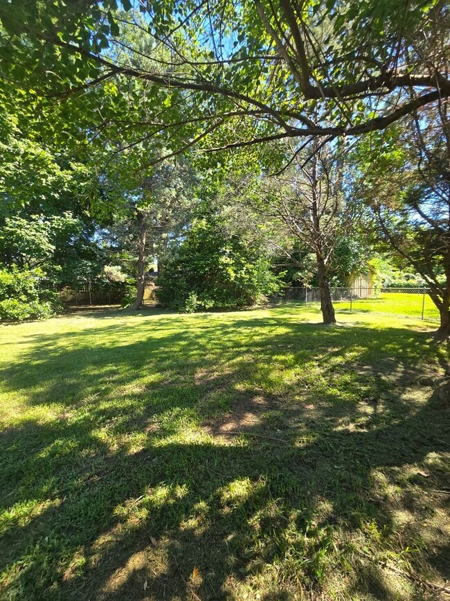 Building Photo - $300 Off 1st Month
