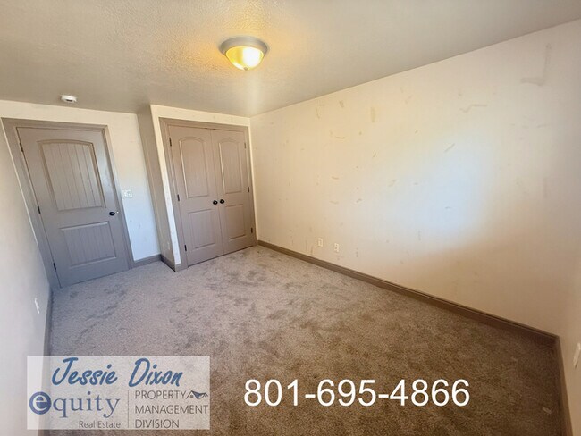 Building Photo - 5725 Brook Cir