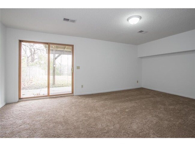 Building Photo - 15303 Trillium Cir