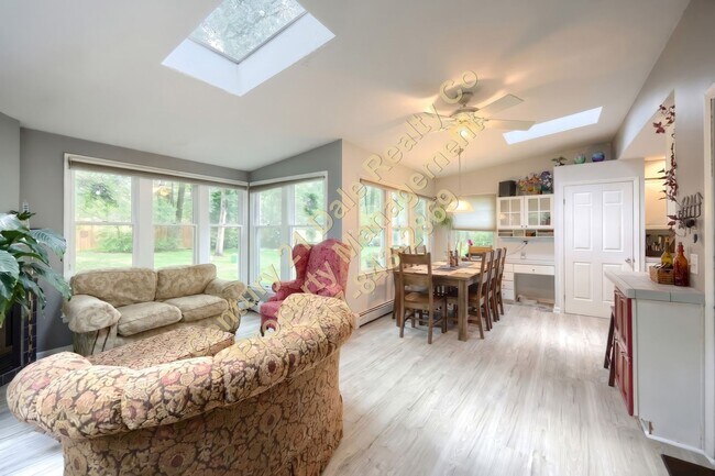Building Photo - Beautiful 3 Bedroom 2.5 Bath Home in Dallastown Schools Pet Friendly