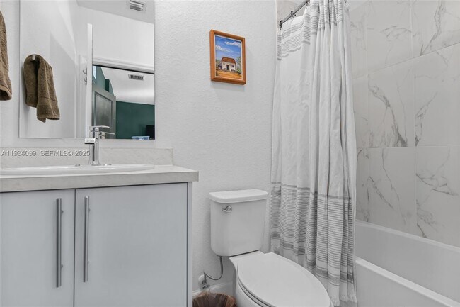 Building Photo - 1270 NW 3rd Ln