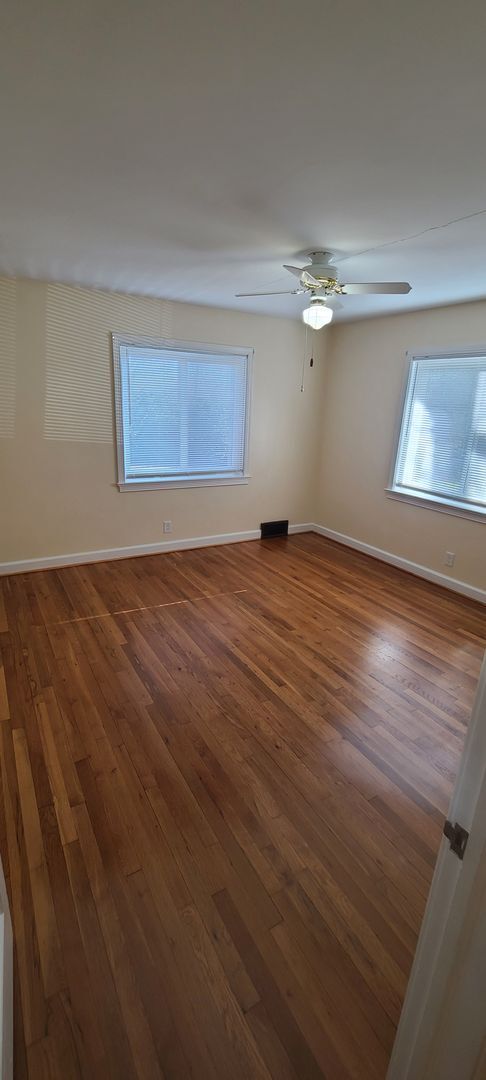 Building Photo - Lewisville Gem!