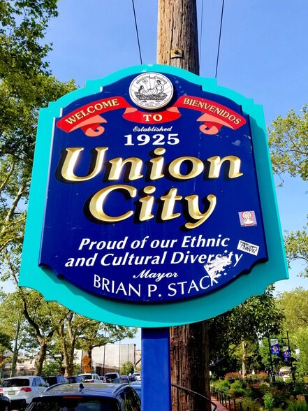 Building Photo - 119 Peter St