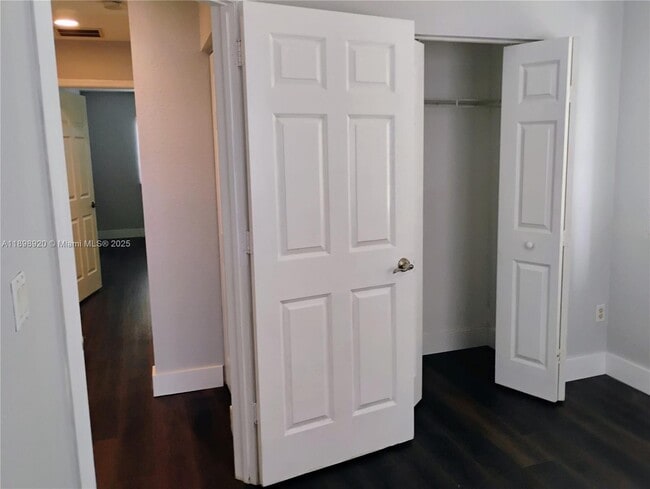 Building Photo - 1115 Lucaya Dr