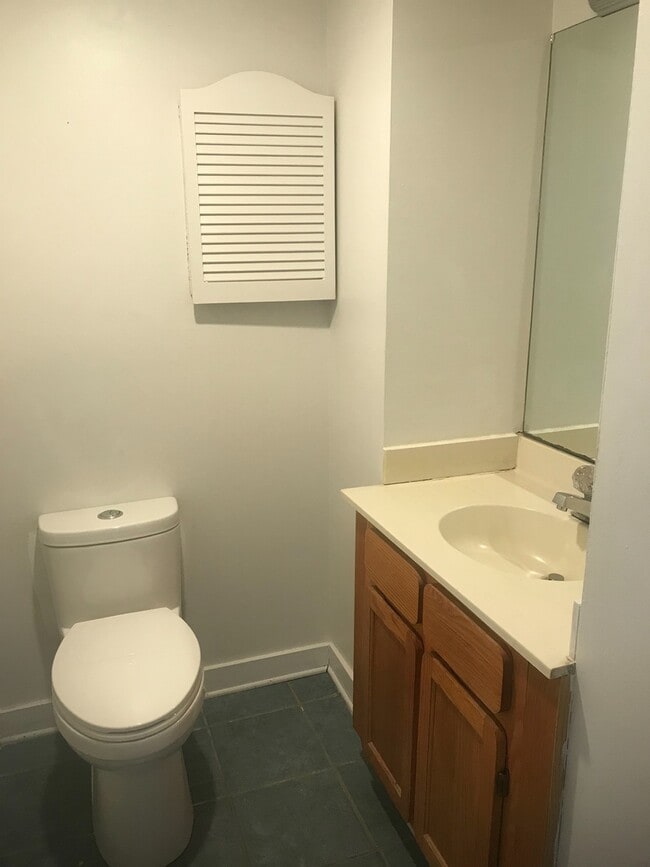 Building Photo - 315 N Spruce St