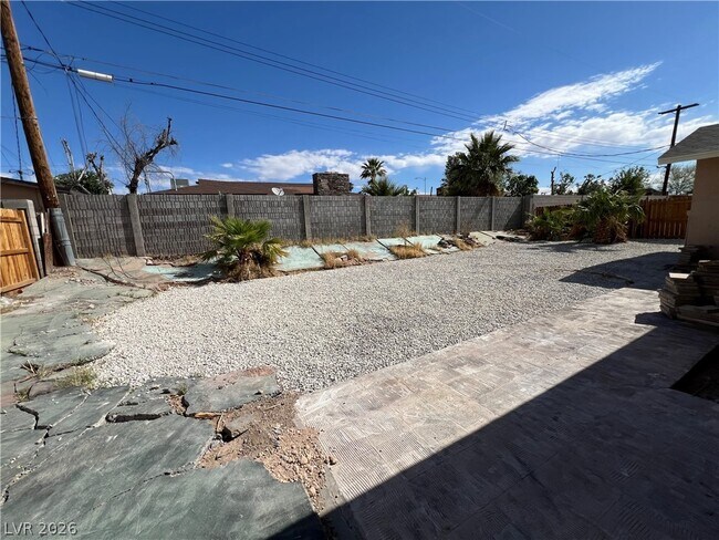 Building Photo - 3608 W Bonanza Rd