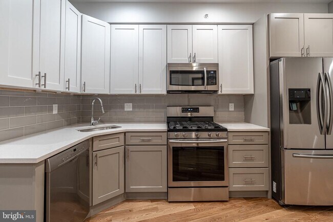 Building Photo - 2045 N College Ave