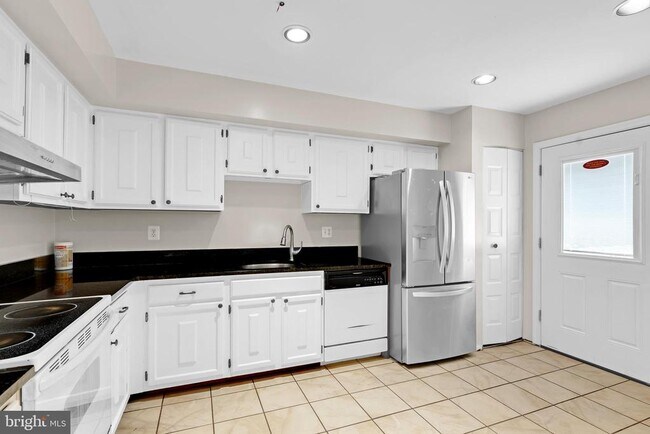 Building Photo - 5547 Cabat Lake Ct