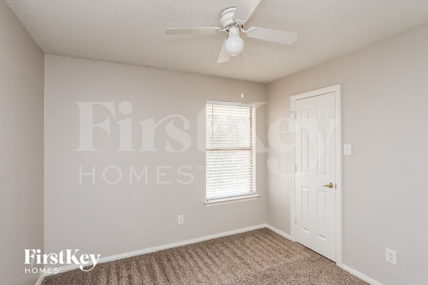 Building Photo - 5902 Silverpoint Ct